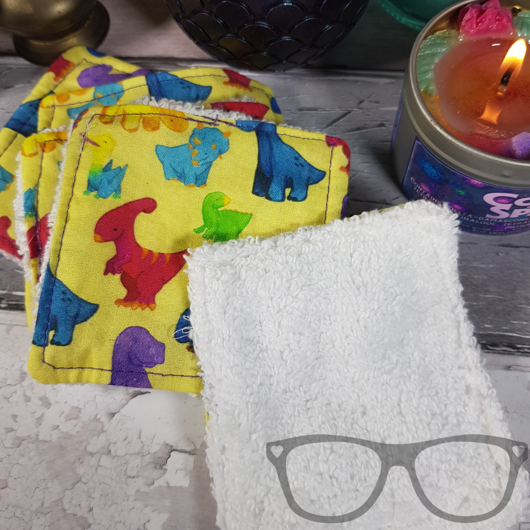 Set of 5 dinosaur washable face wipes