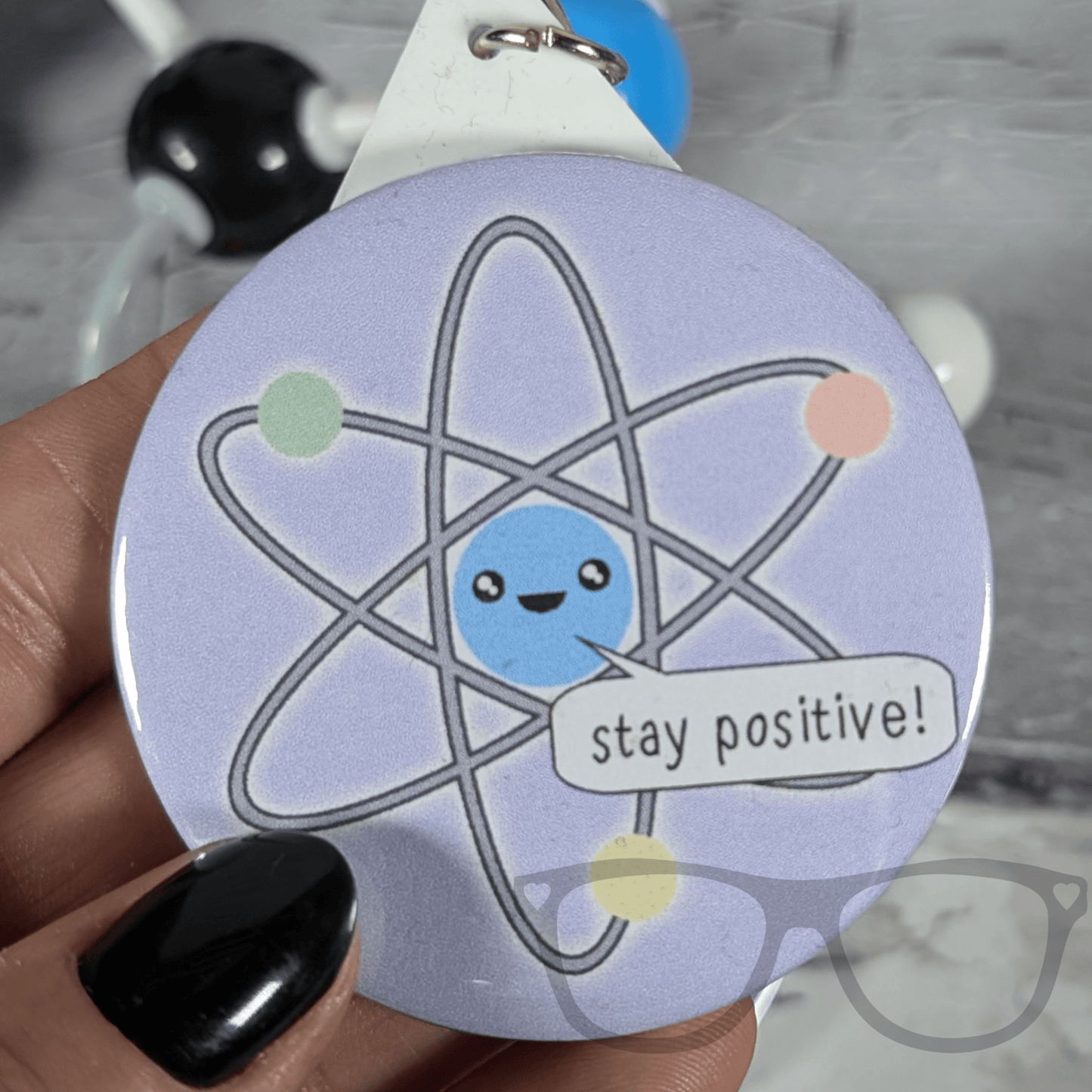 Stay Positive Atom 58mm badge - Mini Geek Boutique