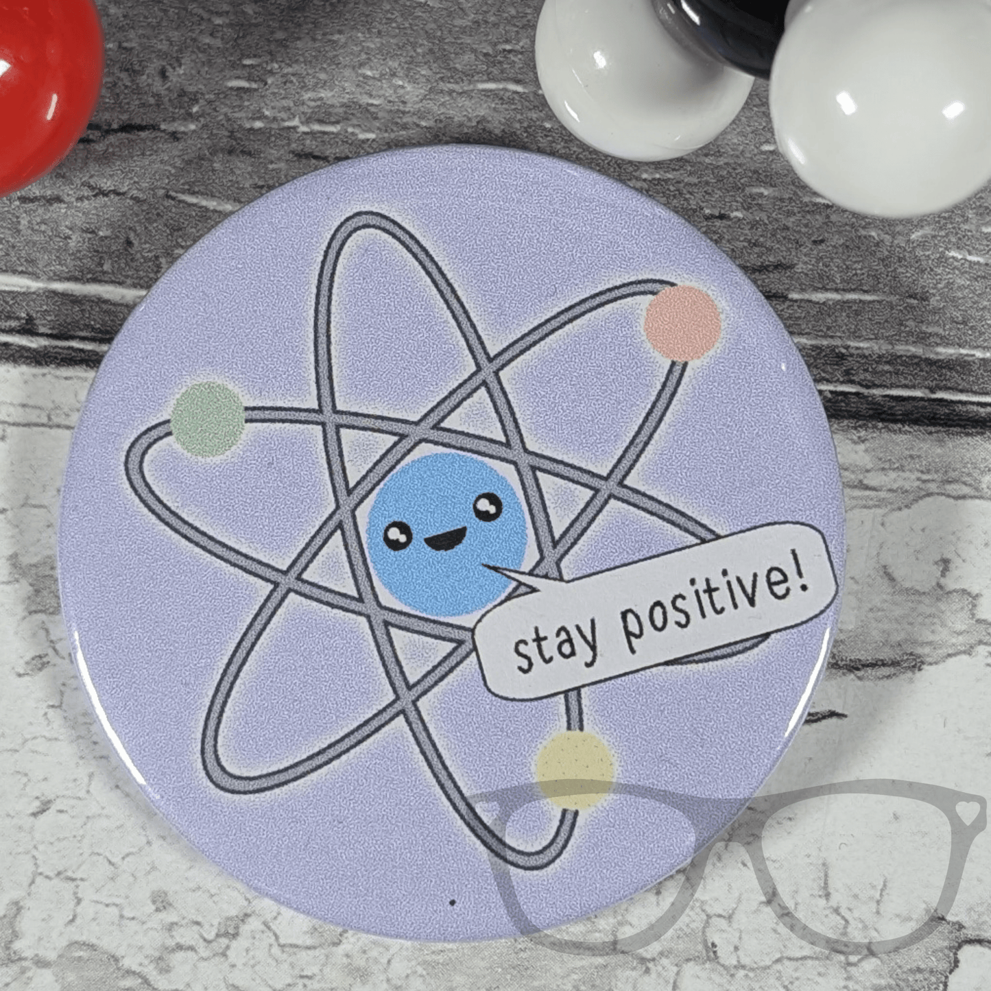Stay Positive Atom 58mm badge - Mini Geek Boutique