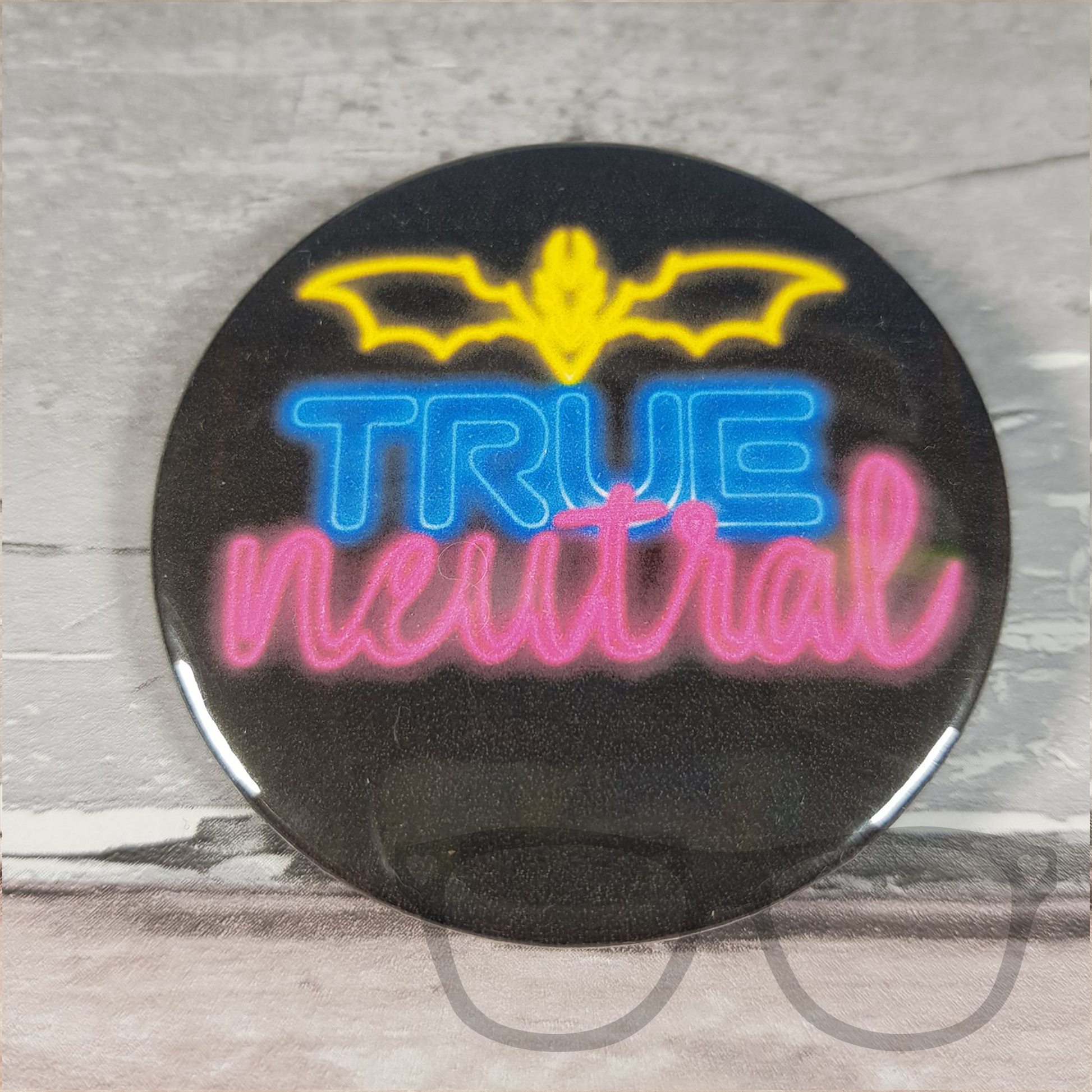 True Neutral button badge in a cyberpunk style ideal for fans of RPG Tabeltop gaming. Features neon light style design of a yellow dragon's head with the text True Neutral underneath