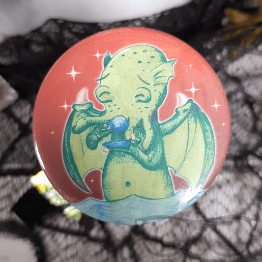 Cthulhu Drinking Tea Badge – 58mm – Perfect for HP Lovecraft Fans - Mini Geek Boutique