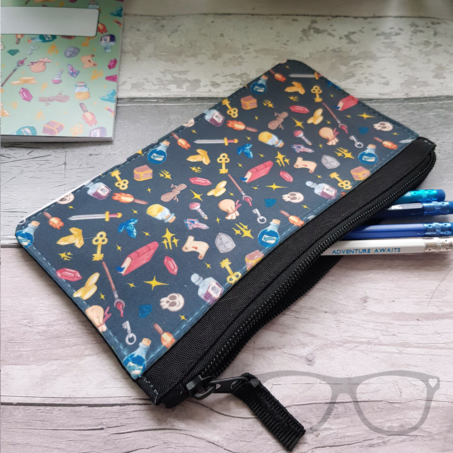 Fantasy pattern on a pencil case that fastens with a zipper